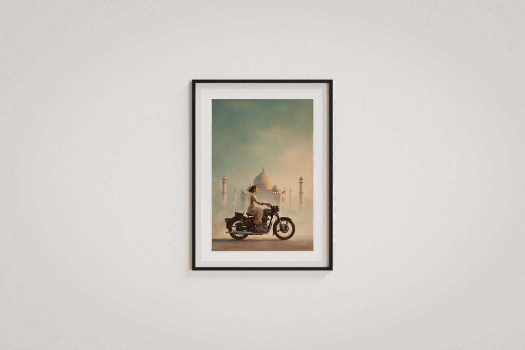 Affiche A3 Royal Enfield, motarde au Taj Mahal, illustration aérographe, édition limitée numérotée.